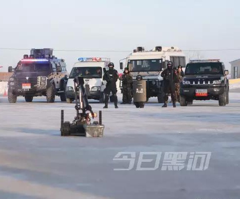 黑河反恐防爆實戰(zhàn)！看凌天排爆機器人如何在零下25&deg;迅速出擊。