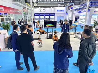 【消防機器狗系列亮相石油展】北京凌天滅火四足機器狗、偵察四足機器狗、運輸四足機器狗、消防系留滅火無人機等重點裝備亮相展會！