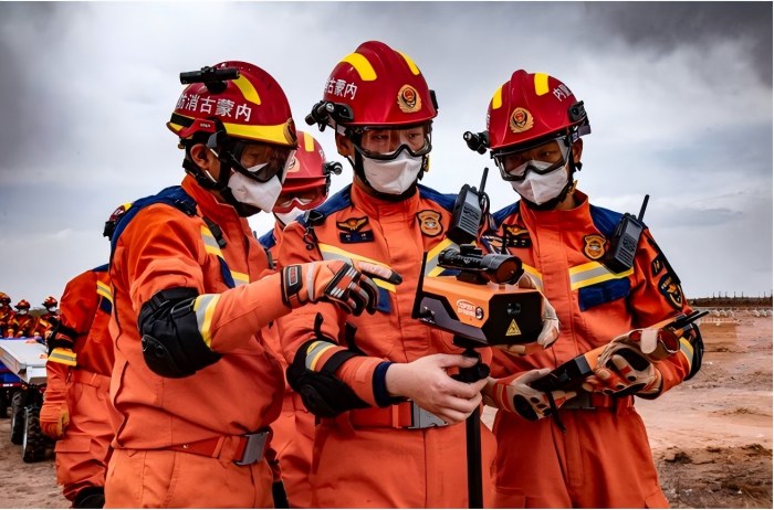 1757043733874525.jpg 內(nèi)蒙古消防開展“北疆藍(lán)光·2025”全區(qū)消防救援隊(duì)伍地震災(zāi)害救援實(shí)戰(zhàn)拉動(dòng)演練.jpg